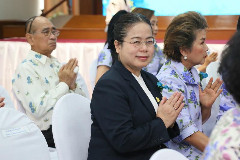 นางเตือนใจ คงสมบั�