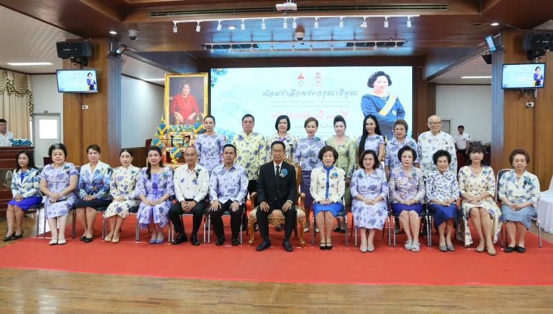 นางเตือนใจ คงสมบั�