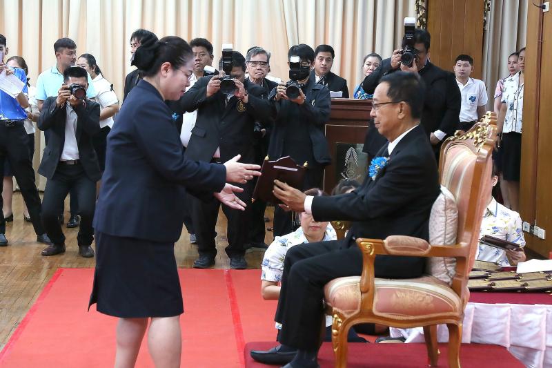 นางเตือนใจ คงสมบั�