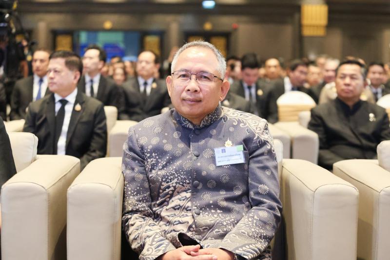 ปลัด พม. รับโล่เกี�