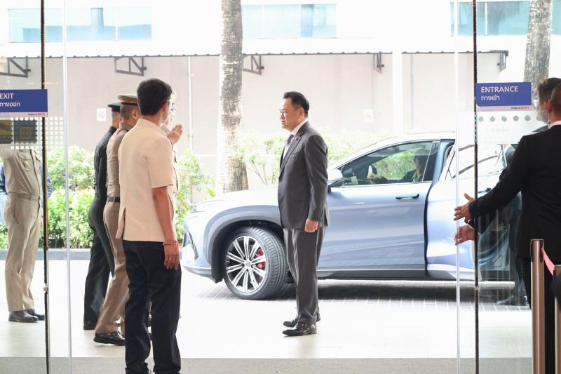 ปลัด พม. รับโล่เกี�