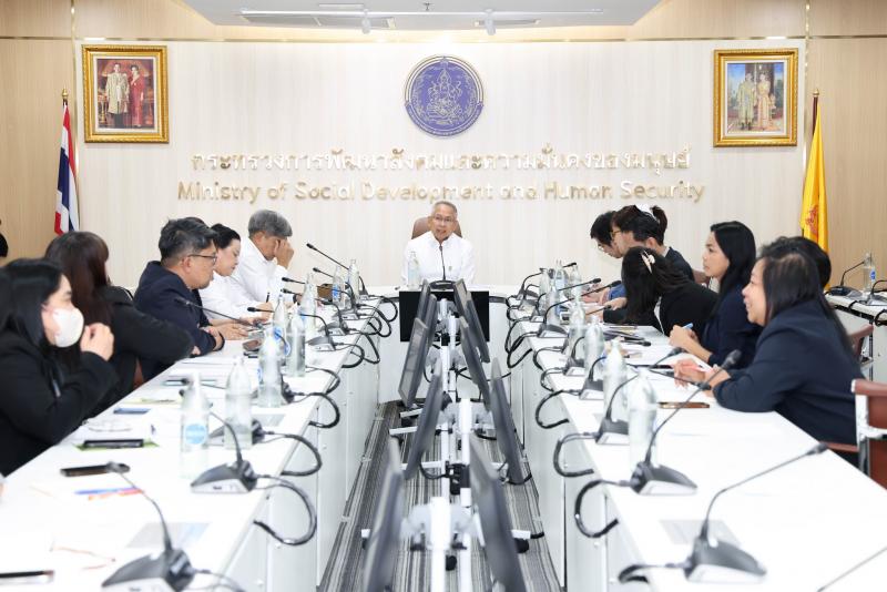 ปลัด พม. เป็นประธา�