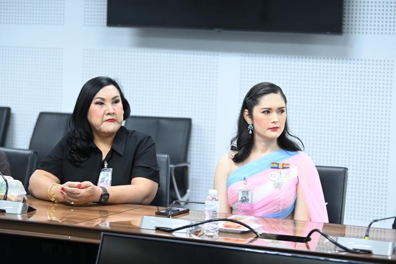 นายเอนกชัย เรืองร�