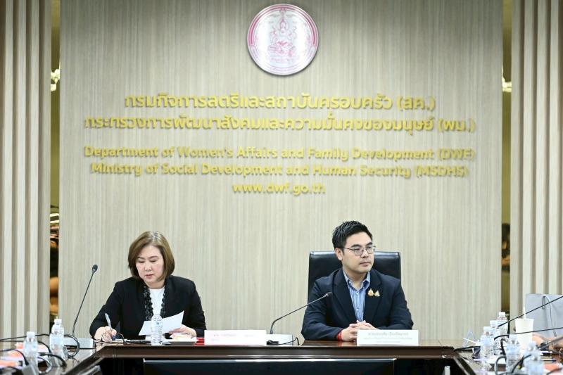 นายเอนกชัย เรืองร�