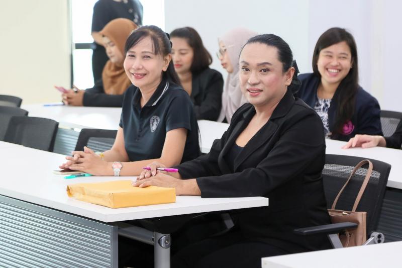 นางเตือนใจ คงสมบั�