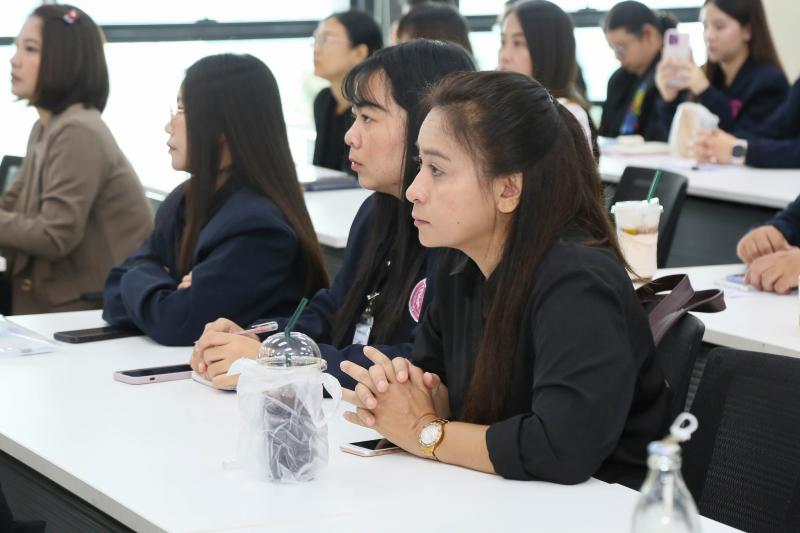 นางเตือนใจ คงสมบั�