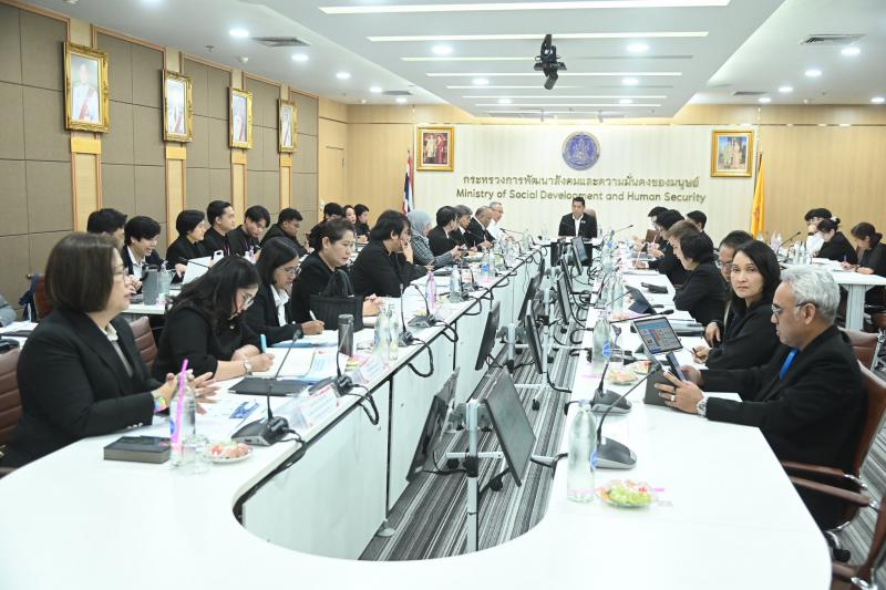 รมว.พม. เป็นประธาน�