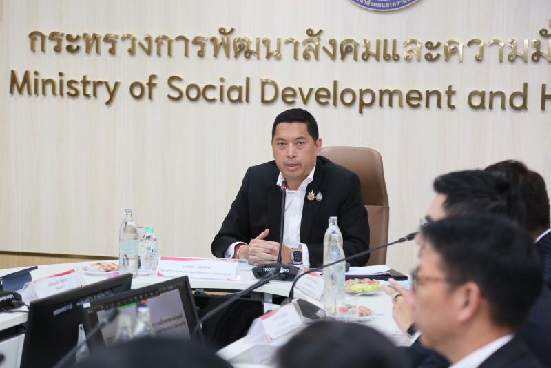 รมว.พม. เป็นประธาน�