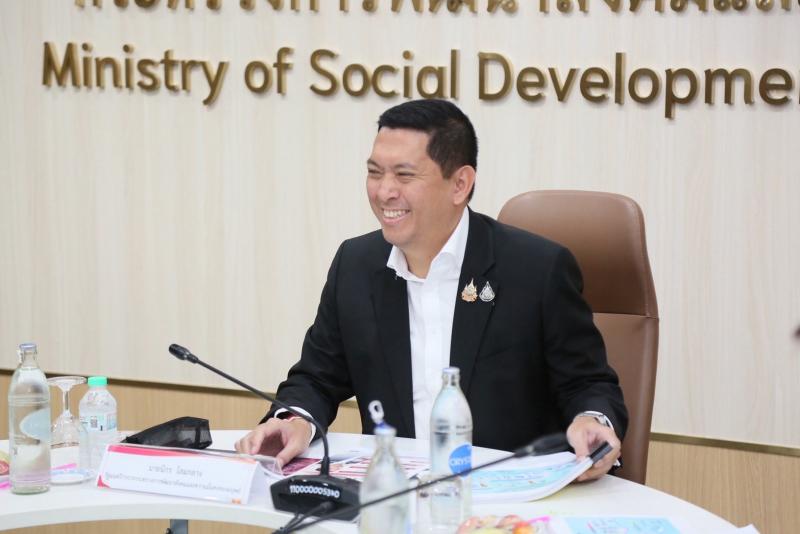 รมว.พม. เป็นประธาน�
