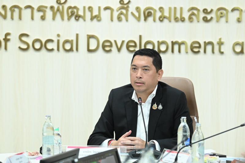 รมว.พม. เป็นประธาน�