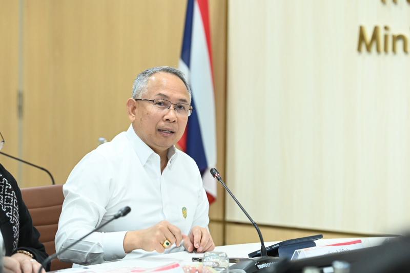 รมว.พม. เป็นประธาน�