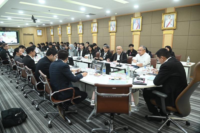 รมว.พม. เป็นประธาน�
