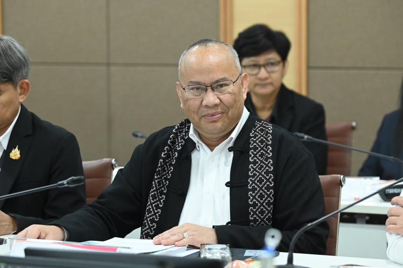 รมว.พม. เป็นประธาน�