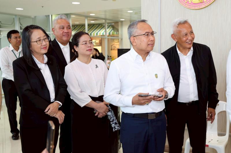 รมว.พม. ให้ขบวนคนจ�