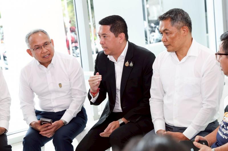 รมว.พม. ให้ขบวนคนจ�