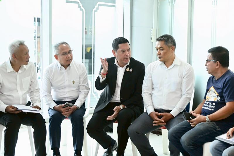 รมว.พม. ให้ขบวนคนจ�