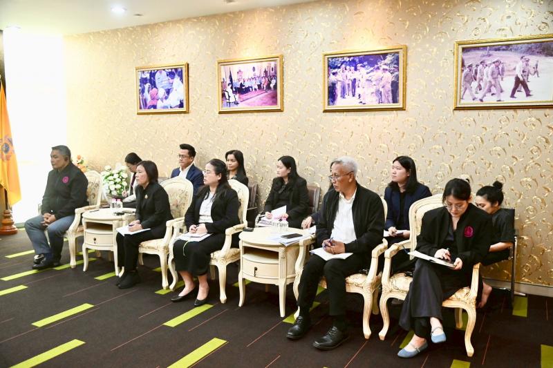 รมว.พม. ให้การต้อน�