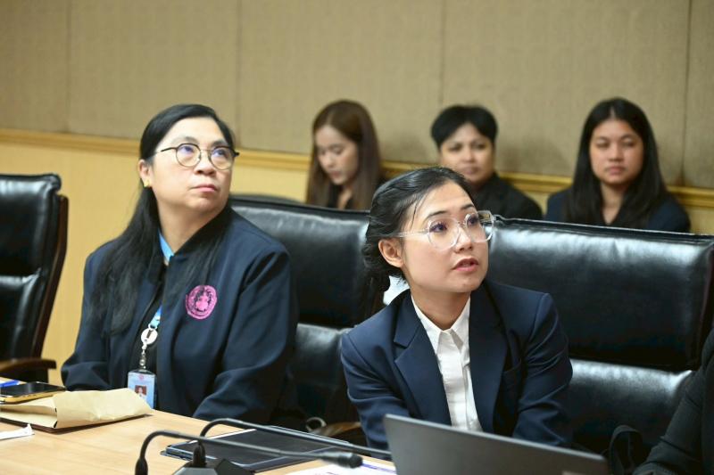 รมว.พม. ให้นางสาวส�
