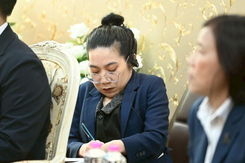 รมว.พม. ให้การต้อน�