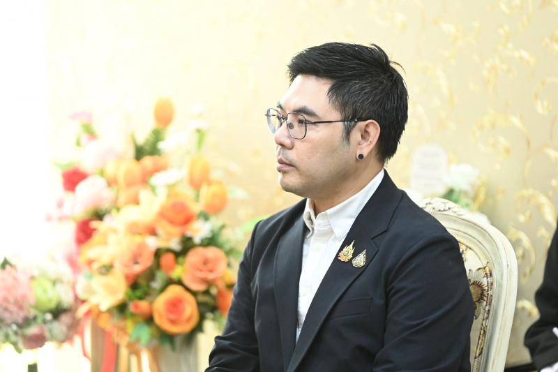 รมว.พม. ให้การต้อน�