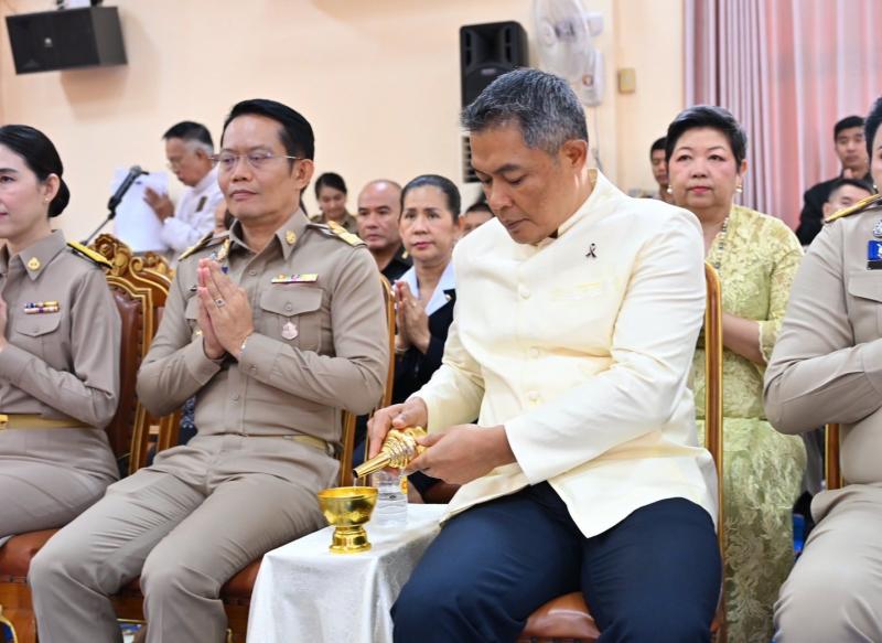 นายอภิชา เลิศพัชร�