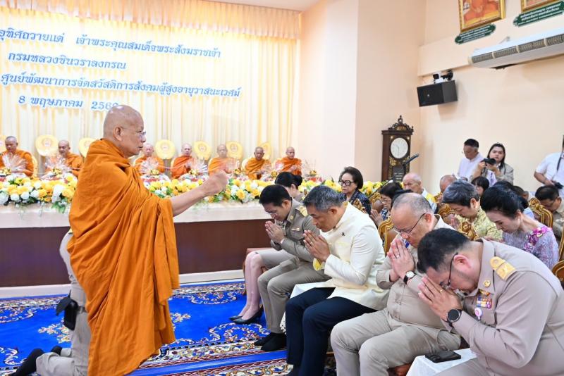 นายอภิชา เลิศพัชร�
