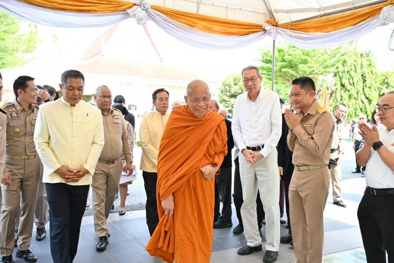 นายอภิชา เลิศพัชร�