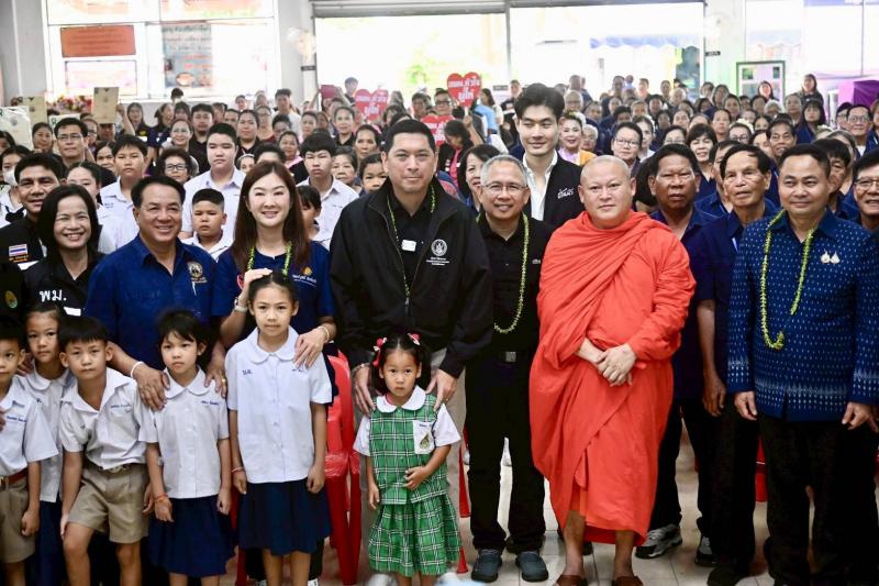 "นิกร" รมว.พม. จั�