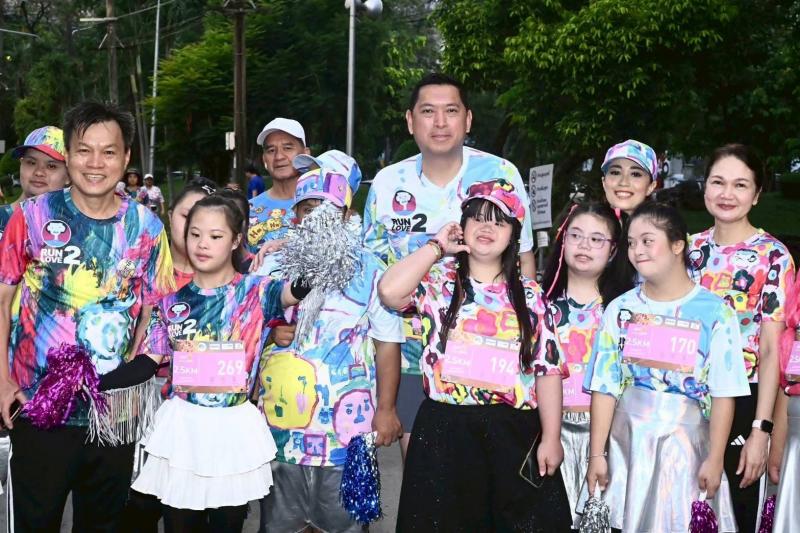 "นิกร" รมว.พม. เป�