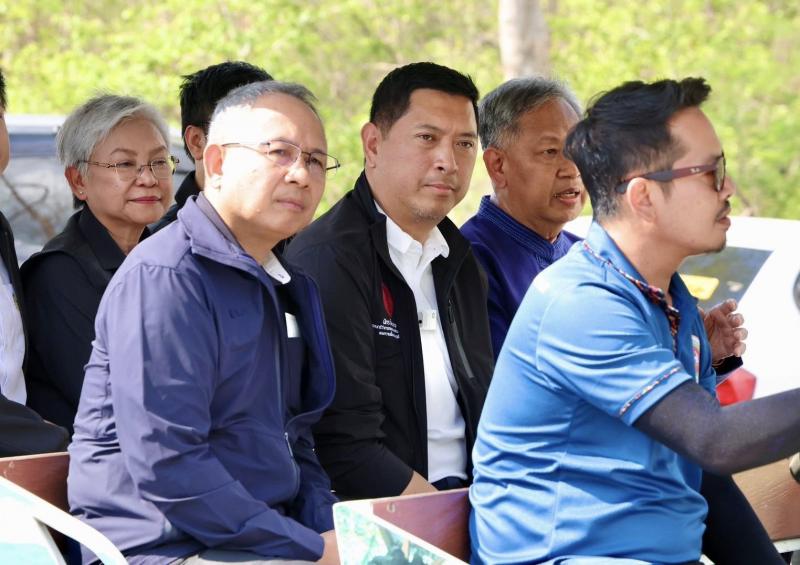 รมว.พม. ลงพื้นที่จ�