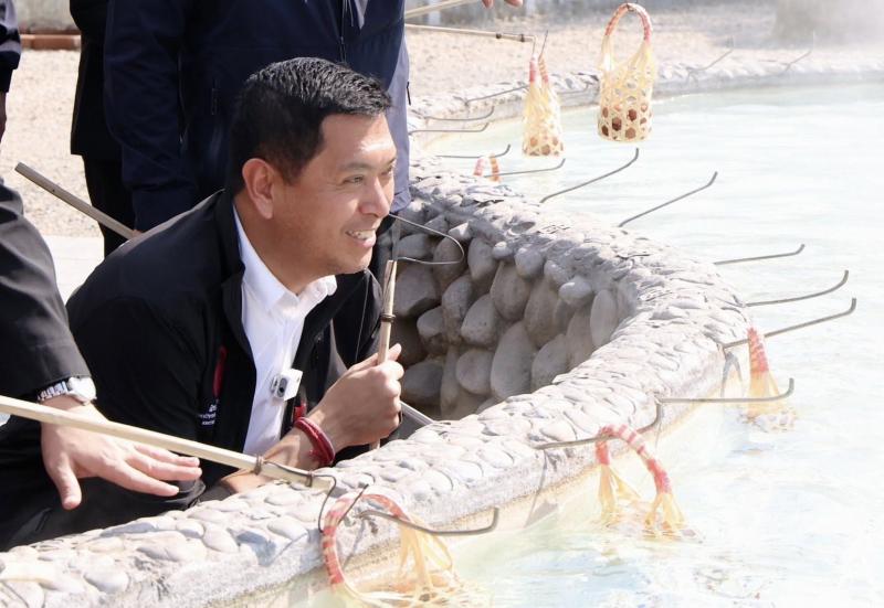 รมว.พม. ลงพื้นที่จ�