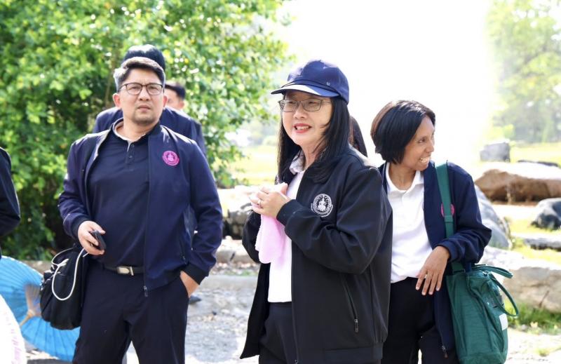 รมว.พม. ลงพื้นที่จ�