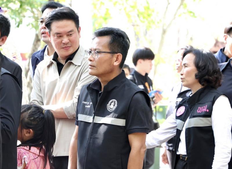 รมว.พม. ลงพื้นที่จ�