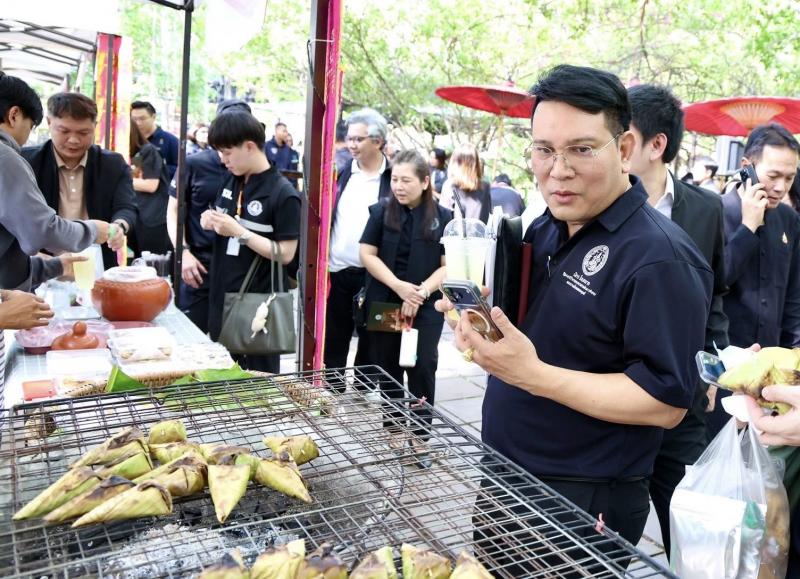 รมว.พม. ลงพื้นที่จ�