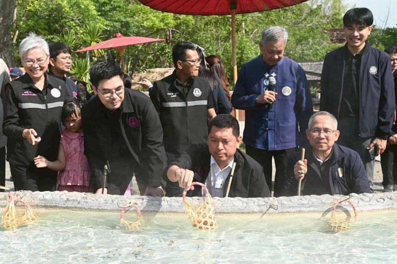 รมว.พม. ลงพื้นที่จ�