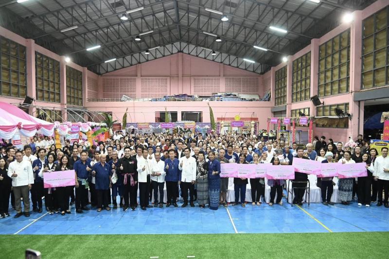 รมว.พม. ลงพื้นที่จ�