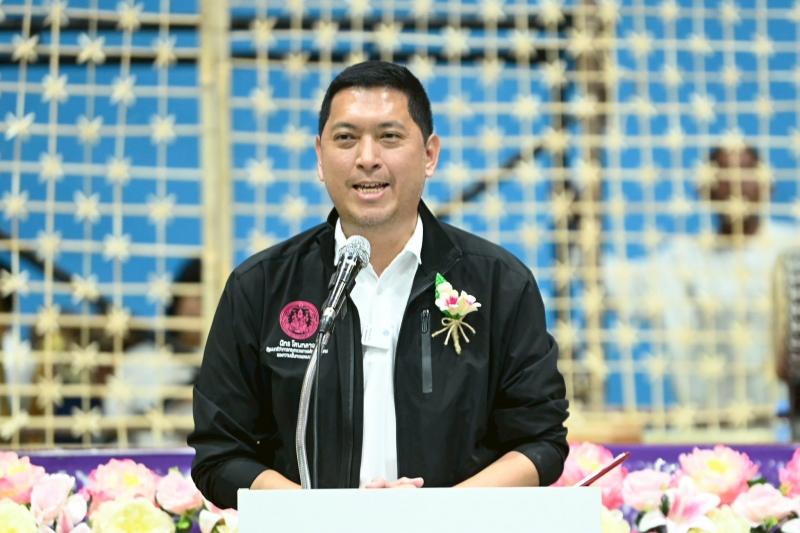 รมว.พม. ลงพื้นที่จ�