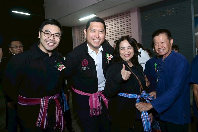 รมว.พม. ลงพื้นที่จ�