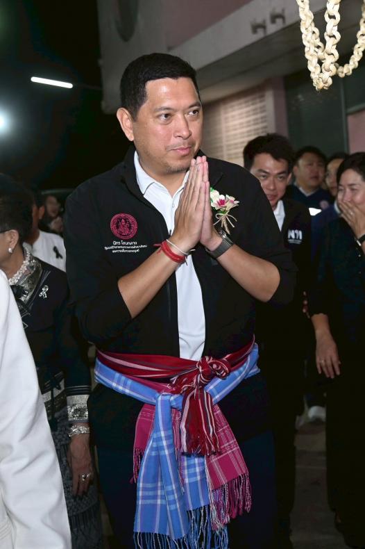 รมว.พม. ลงพื้นที่จ�