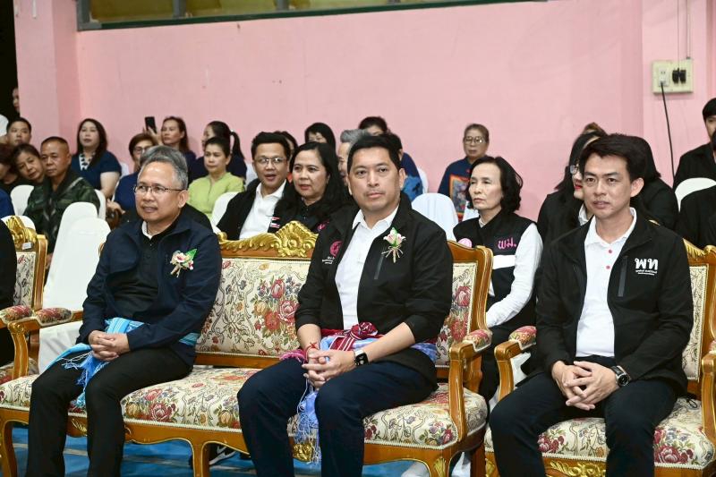 รมว.พม. ลงพื้นที่จ�