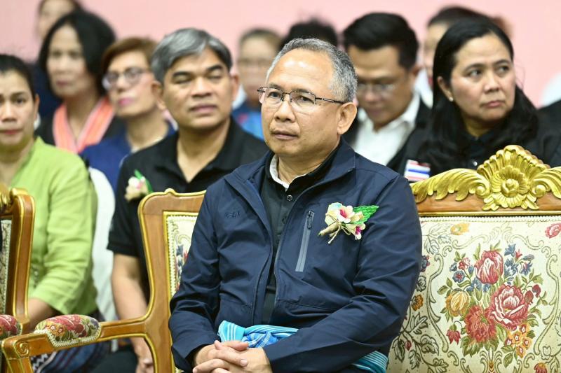 รมว.พม. ลงพื้นที่จ�