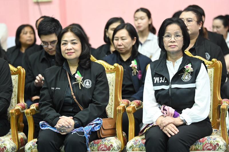 รมว.พม. ลงพื้นที่จ�
