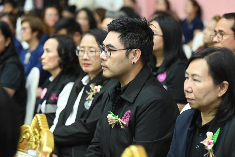 รมว.พม. ลงพื้นที่จ�