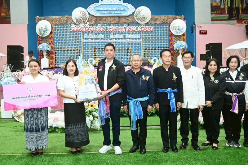 รมว.พม. ลงพื้นที่จ�
