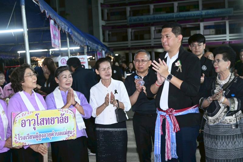 รมว.พม. ลงพื้นที่จ�
