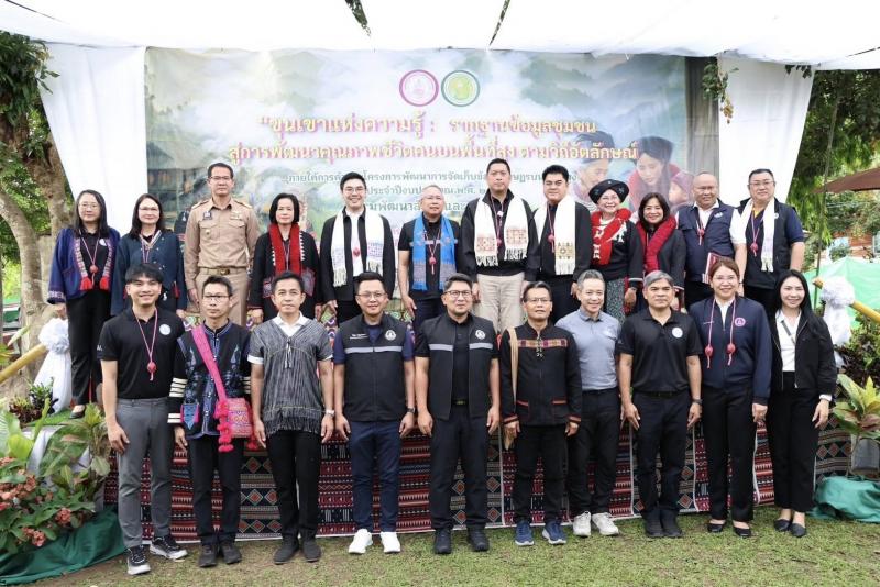 รมว.พม. ลงพื้นที่จ�