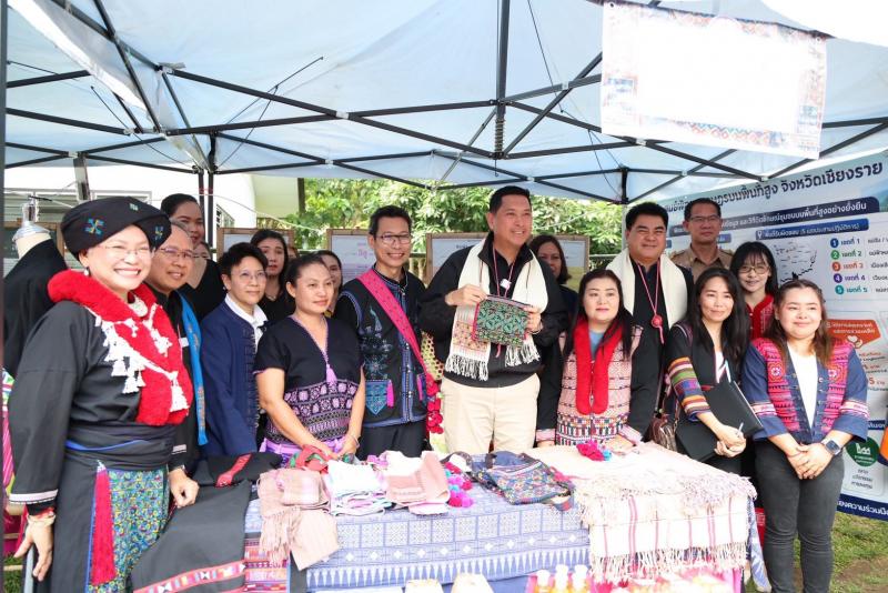 รมว.พม. ลงพื้นที่จ�