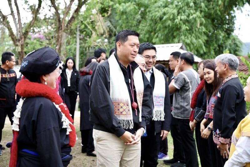 รมว.พม. ลงพื้นที่จ�