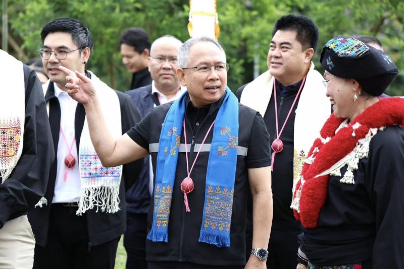 รมว.พม. ลงพื้นที่จ�