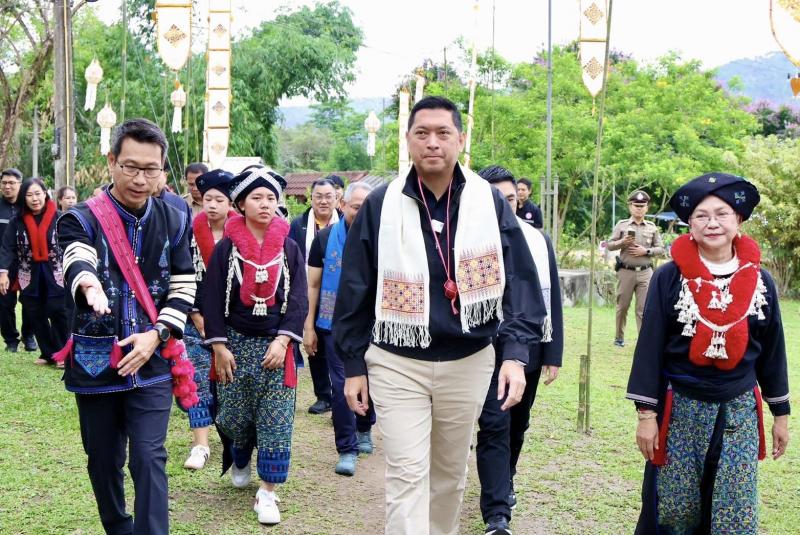 รมว.พม. ลงพื้นที่จ�